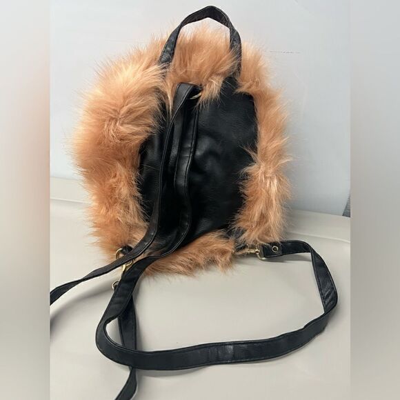 Faux fur mini backpack - Picture 2 of 4